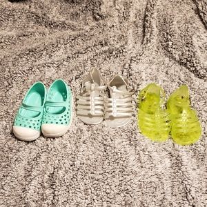 3 pairs of girls shoes
